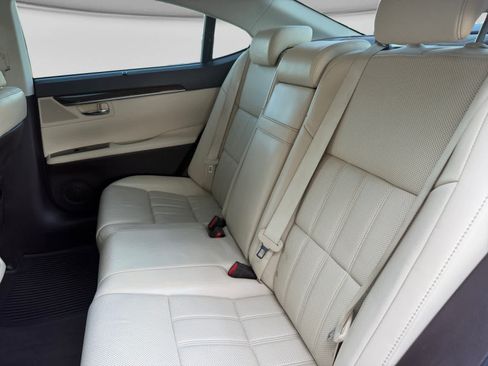 Used 2016 Lexus ES 350 w/ Ultra Luxury Package FWD image 26