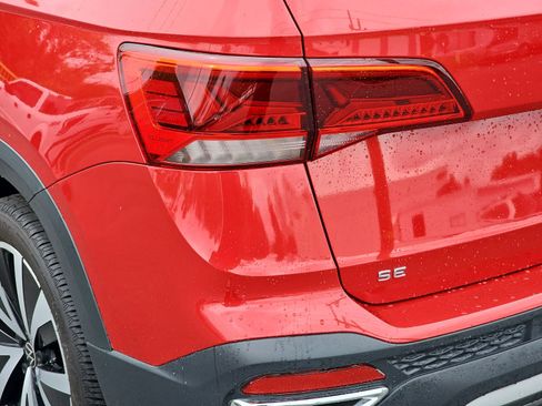 Used 2023 Volkswagen Taos SE image 11