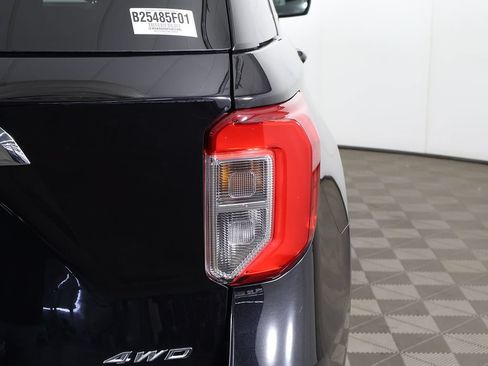 Used 2023 Ford Explorer XLT AWD/4WD image 15