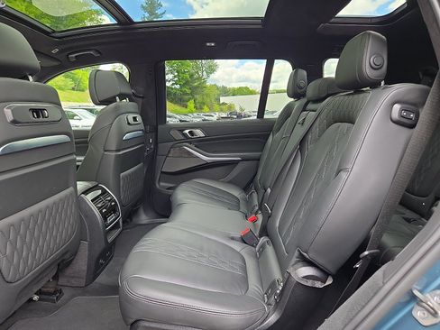 Used 2024 BMW X7 xDrive40i w/ Premium Package AWD/4WD image 10