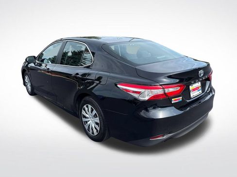 Used 2018 Toyota Camry LE FWD image 3