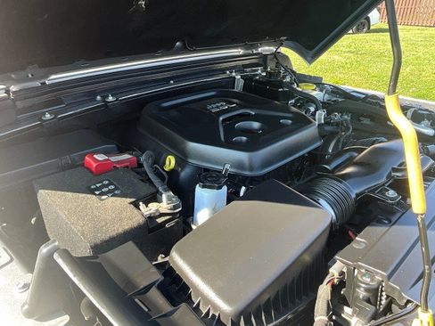 Used 2019 Jeep Wrangler Unlimited Sahara w/ Safety Group AWD/4WD image 11
