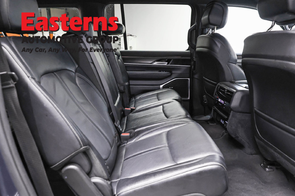 Used 2024 Jeep Wagoneer L Series II w/ Flexible Seating Group RWD image 27