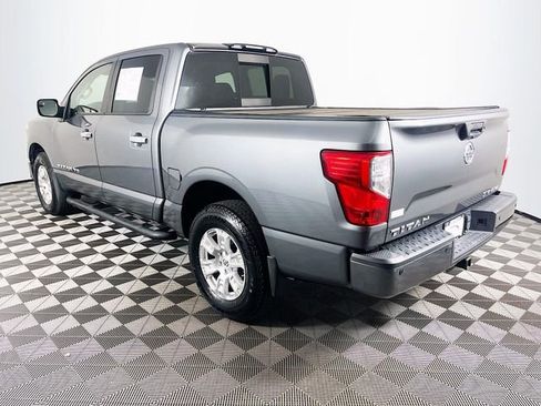 Used 2018 Nissan Titan SV w/ SV Convenience Package AWD/4WD image 6