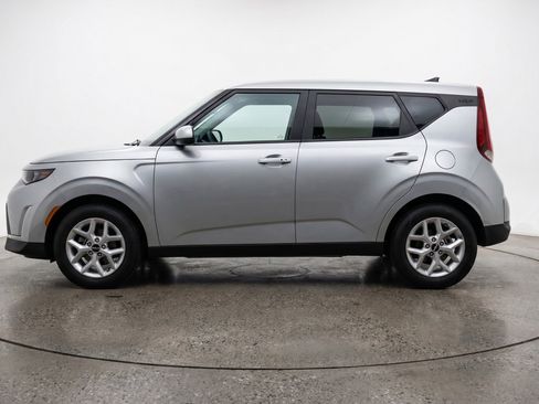 Used 2025 Kia Soul LX w/ LX Technology Package FWD image 5