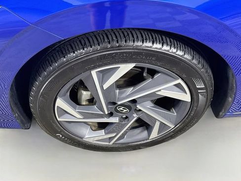 Certified 2025 Hyundai Elantra Sport FWD image 4