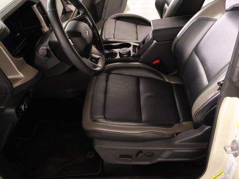 Used 2025 Ford Bronco Outer Banks AWD/4WD image 12