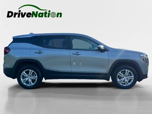 Used 2024 GMC Terrain SLE AWD/4WD image 4