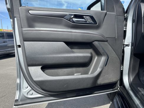 Used 2025 Chevrolet Suburban RST image 19