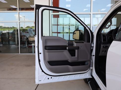 Used 2019 Ford F150 XLT w/ Equipment Group 302A Luxury AWD/4WD image 12