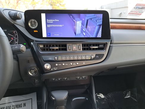 Used 2025 Lexus ES 300h w/ Premium Package image 21