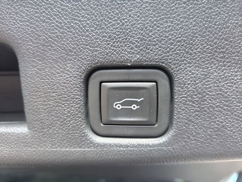 Used 2025 GMC Acadia Elevation FWD image 35