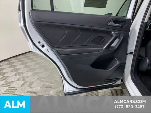 Used 2024 Volkswagen Tiguan SE image 35