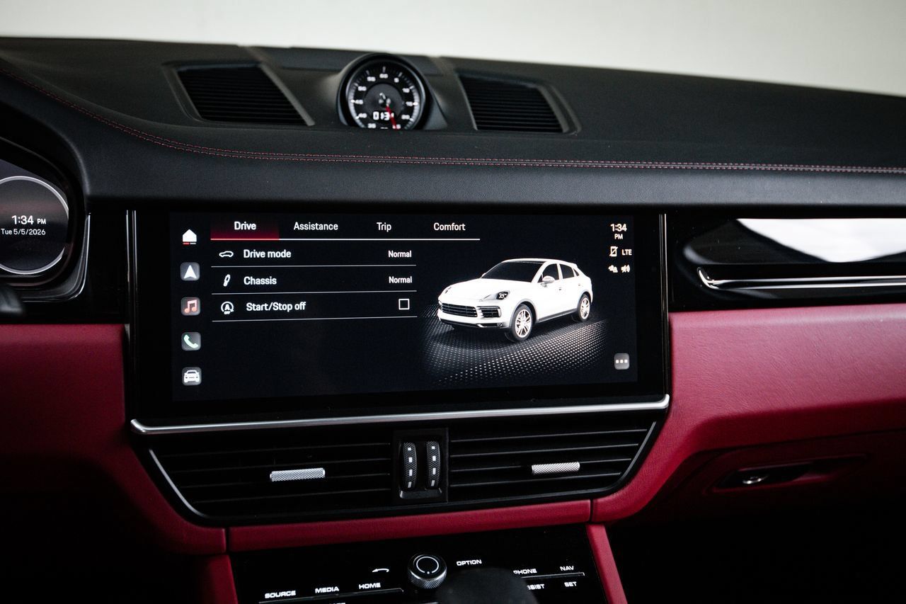 Certified 2023 Porsche Cayenne Coupe AWD/4WD image 18