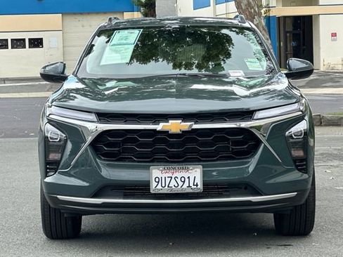 Used 2025 Chevrolet Trax LT w/ Driver Confidence Package image 9