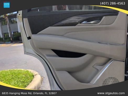 Used 2018 Cadillac Escalade Premium Luxury AWD/4WD image 15