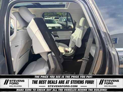 Used 2025 Ford Expedition Platinum w/ Driver's Package AWD/4WD image 38