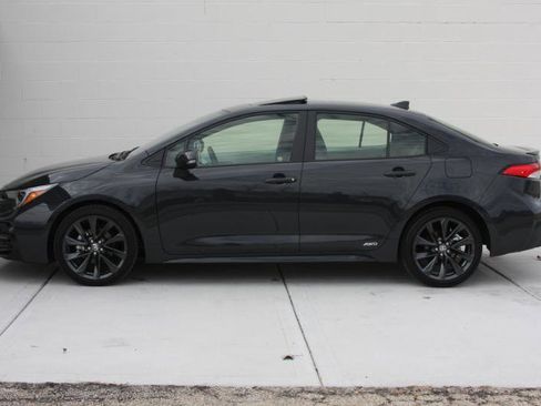 Used 2025 Toyota Corolla SE w/ SE Premium Package image 19