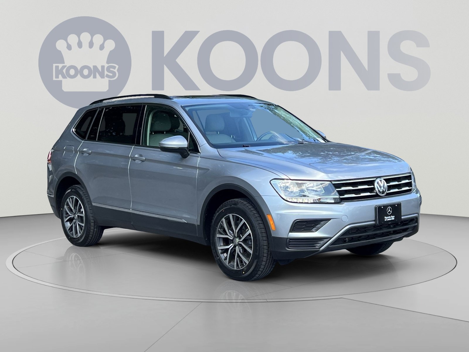 Used 2020 Volkswagen Tiguan SE w/ Panoramic Sunroof Package AWD/4WD image 2