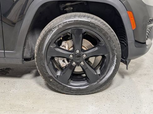 Used 2023 Jeep Grand Cherokee Altitude image 11