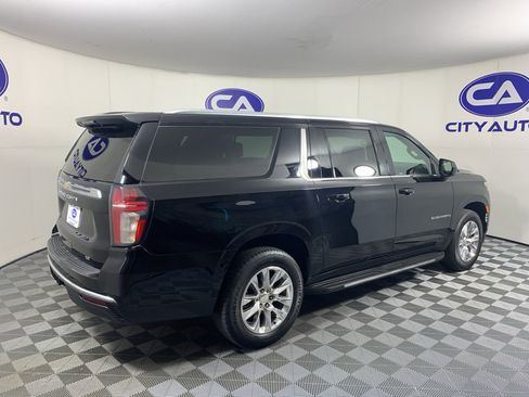 Used 2021 Chevrolet Suburban LT RWD image 3