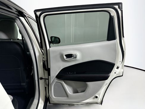 Used 2019 Jeep Compass Limited w/ Advanced Safety Group image 30