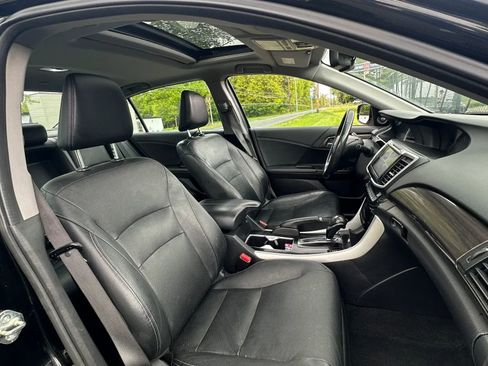 Used 2017 Honda Accord Touring image 28