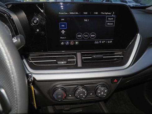 Certified 2024 Chevrolet Trax LS w/ LS Convenience Package FWD image 10