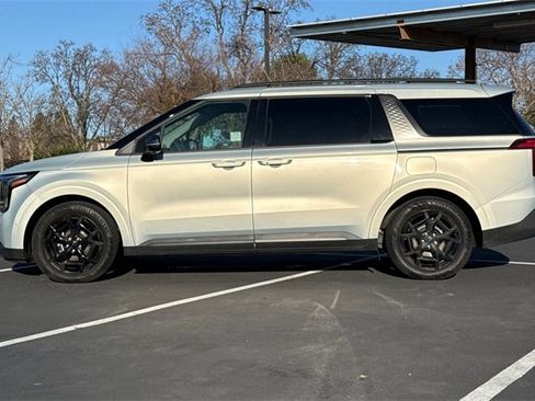 Certified 2025 Kia Carnival SX Prestige image 9