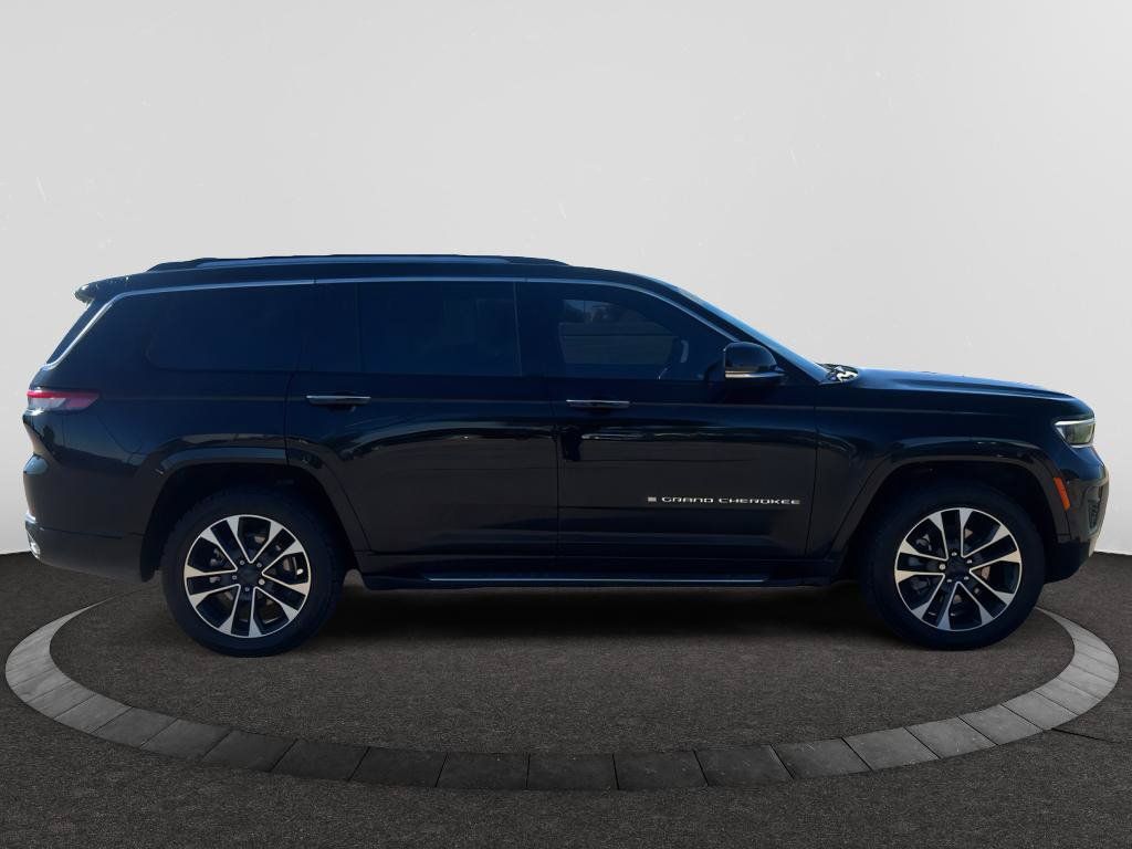 Used 2021 Jeep Grand Cherokee L Overland w/ Luxury Tech Group IV AWD/4WD image 3