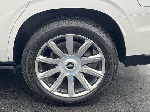 Used 2022 Cadillac Escalade Premium Luxury Platinum image 11