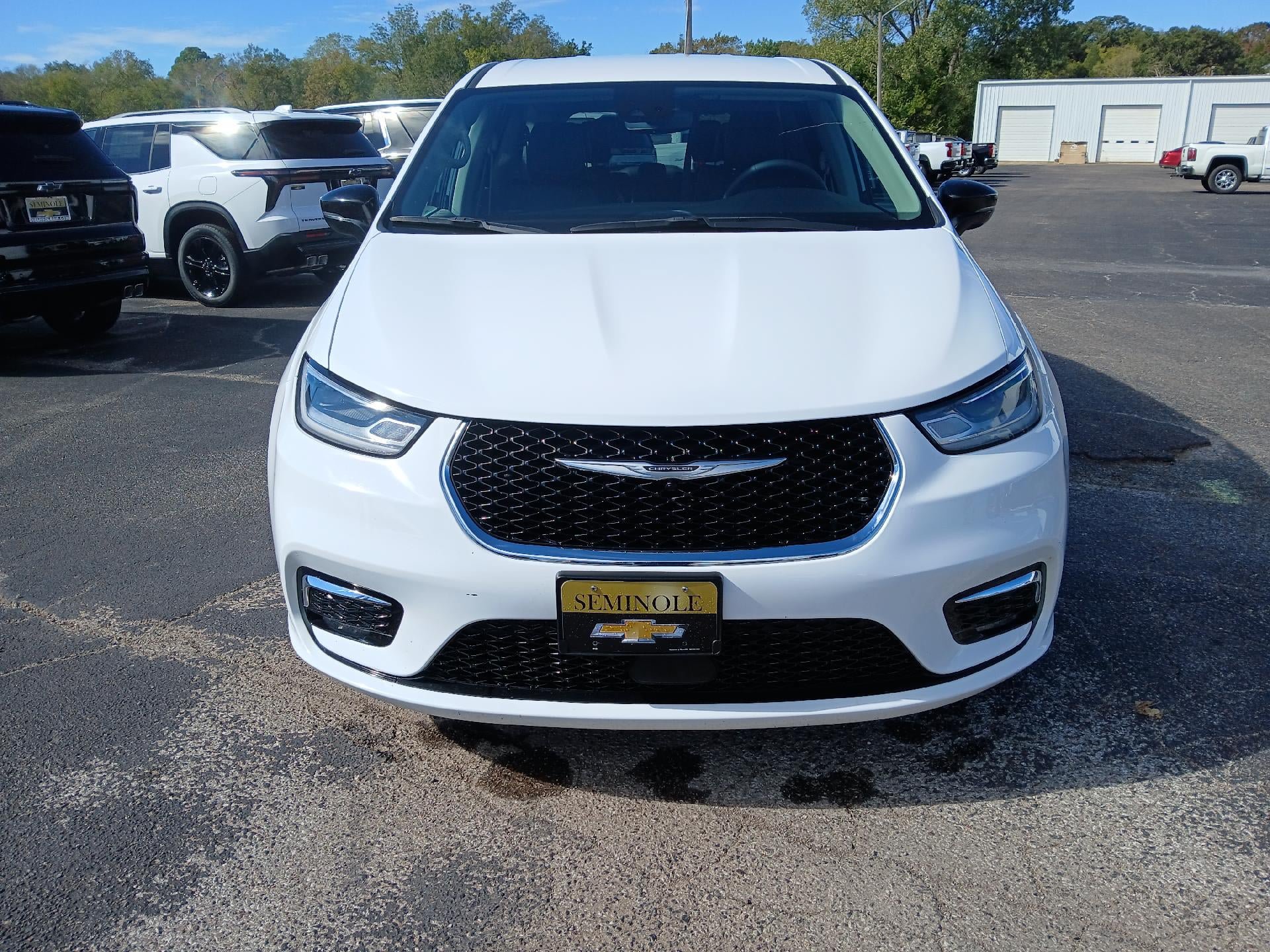 Used 2024 Chrysler Pacifica Touring-L FWD image 8