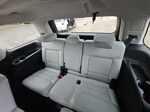 Used 2025 Ford Expedition Platinum image 17