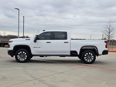 Used 2024 Chevrolet Silverado 2500 Custom w/ Custom Value Package image 3
