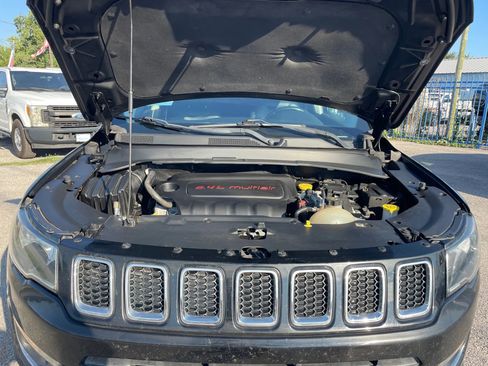 Used 2018 Jeep Compass Limited AWD/4WD image 9