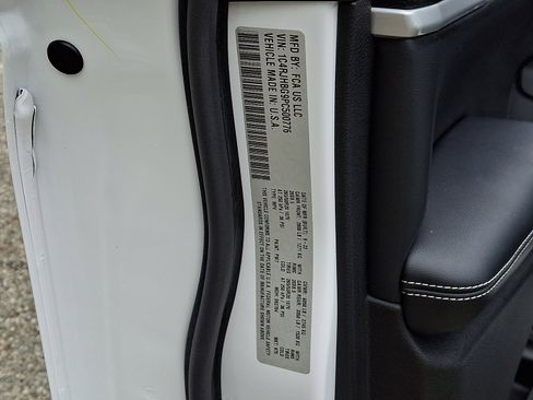 Certified 2023 Jeep Grand Cherokee Limited w/ Black Appearance Package AWD/4WD image 27