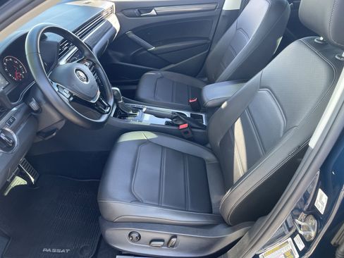 Used 2020 Volkswagen Passat 2.0T R-Line image 18