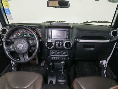 Used 2017 Jeep Wrangler Unlimited Sahara w/ Connectivity Group AWD/4WD image 21
