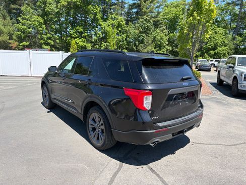 Used 2023 Ford Explorer XLT w/ Equipment Group 202A AWD/4WD image 7