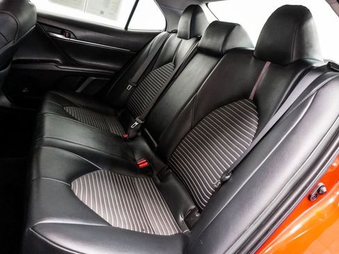 Used 2019 Toyota Camry SE image 7