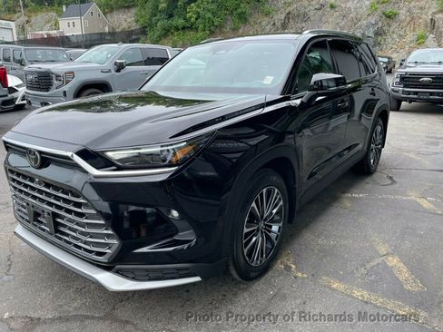 Used 2024 Toyota Grand Highlander AWD Hybrid image 5