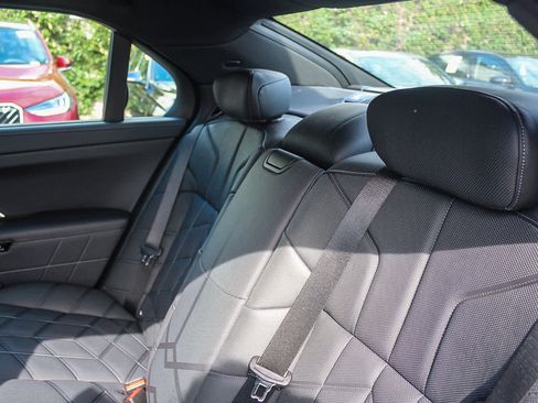 Used 2025 BMW 740i xDrive AWD/4WD image 18