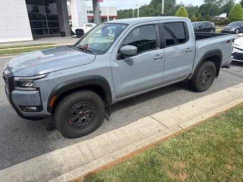 Used 2025 Nissan Frontier PRO-4X AWD/4WD image 6