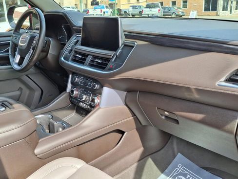 Used 2021 GMC Yukon XL SLT AWD/4WD image 10