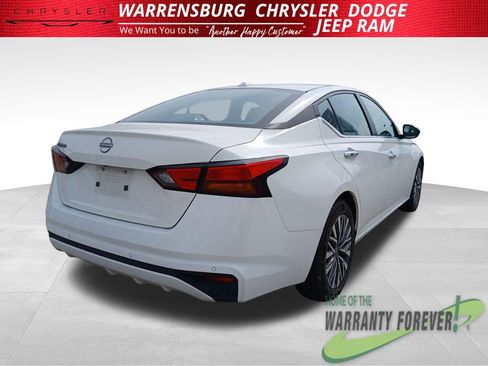 Used 2025 Nissan Altima 2.5 SV FWD image 3