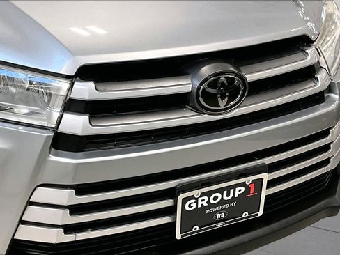 Used 2019 Toyota Highlander LE AWD/4WD image 30
