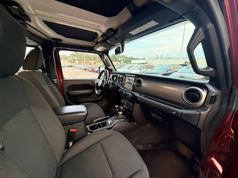 Used 2021 Jeep Gladiator Sport AWD/4WD image 14