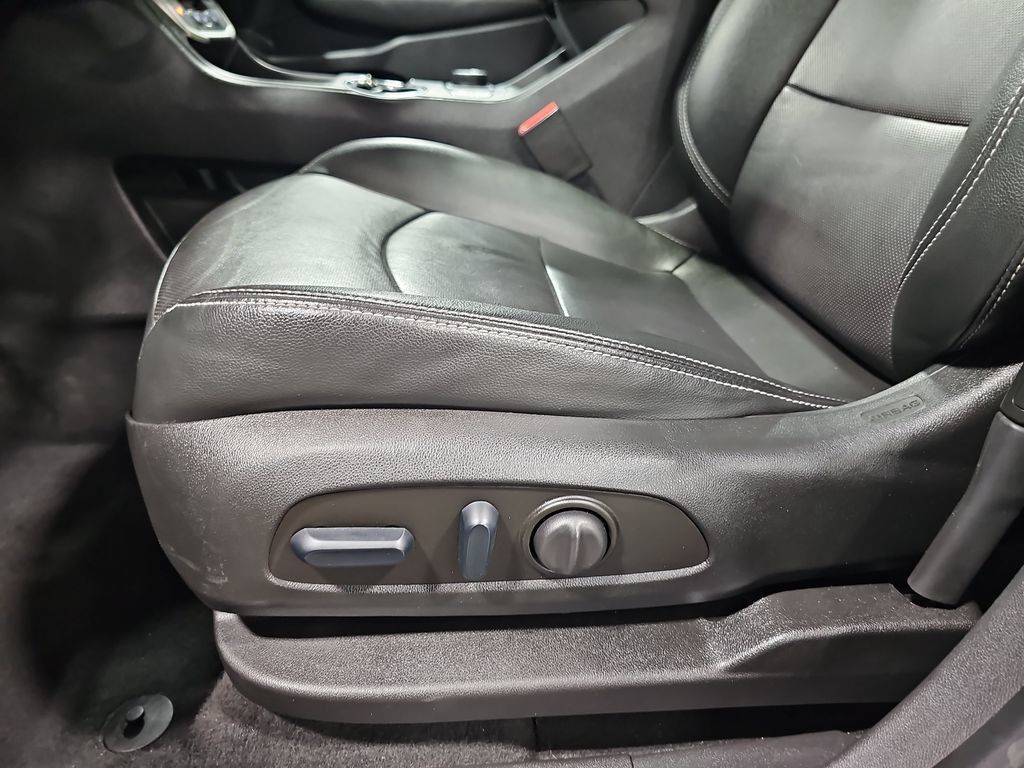 Used 2023 GMC Terrain SLT w/ Elevation Edition AWD/4WD image 30