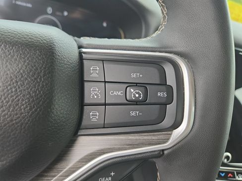 Used 2024 Jeep Wagoneer Series II AWD/4WD image 18