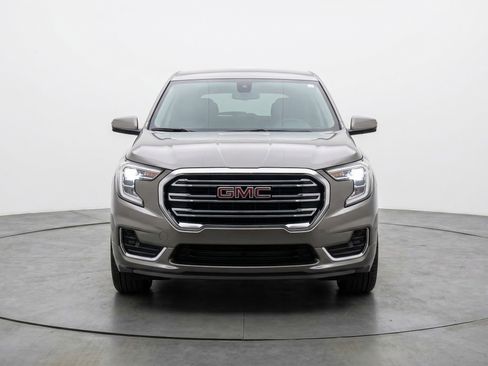 Used 2024 GMC Terrain SLT AWD/4WD image 2